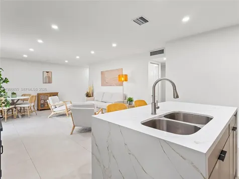 10017 SW 23rd Terrace Miami FL 33165