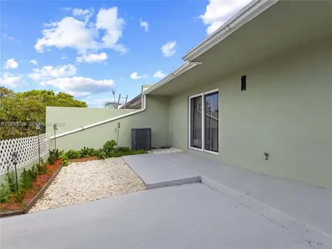 10017 SW 23rd Terrace Miami FL 33165