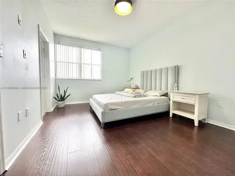 10679 SW 6th Street Pembroke Pines FL 33025