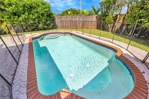 16000 SW 91st Court Palmetto Bay FL 33157