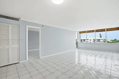 8233 Harding Avenue Miami Beach FL 33141