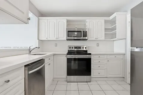 8233 Harding Avenue Miami Beach FL 33141