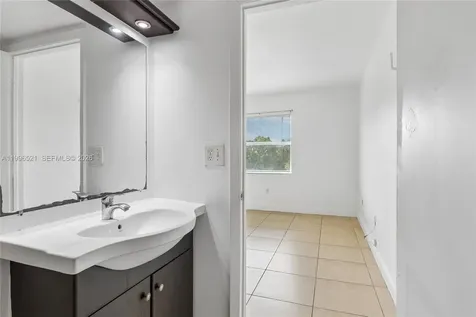 4137 Stirling Road Dania Beach FL 33314