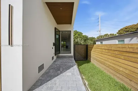 1337 NE 13th Avenue Fort Lauderdale FL 33304