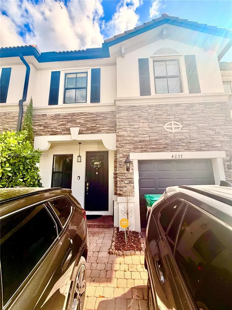 4237 SW 164th Path Miami FL 33185