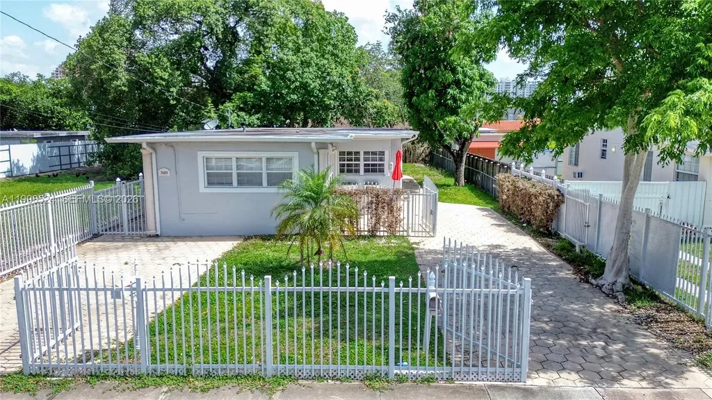 3121-3123 SW 25th Terrace Miami FL 33133