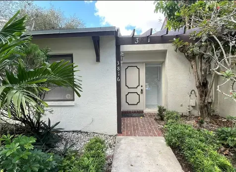 3816 SW 68th Way Miramar FL 33023
