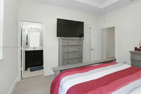 10628 W 33rd Way Hialeah FL 33018