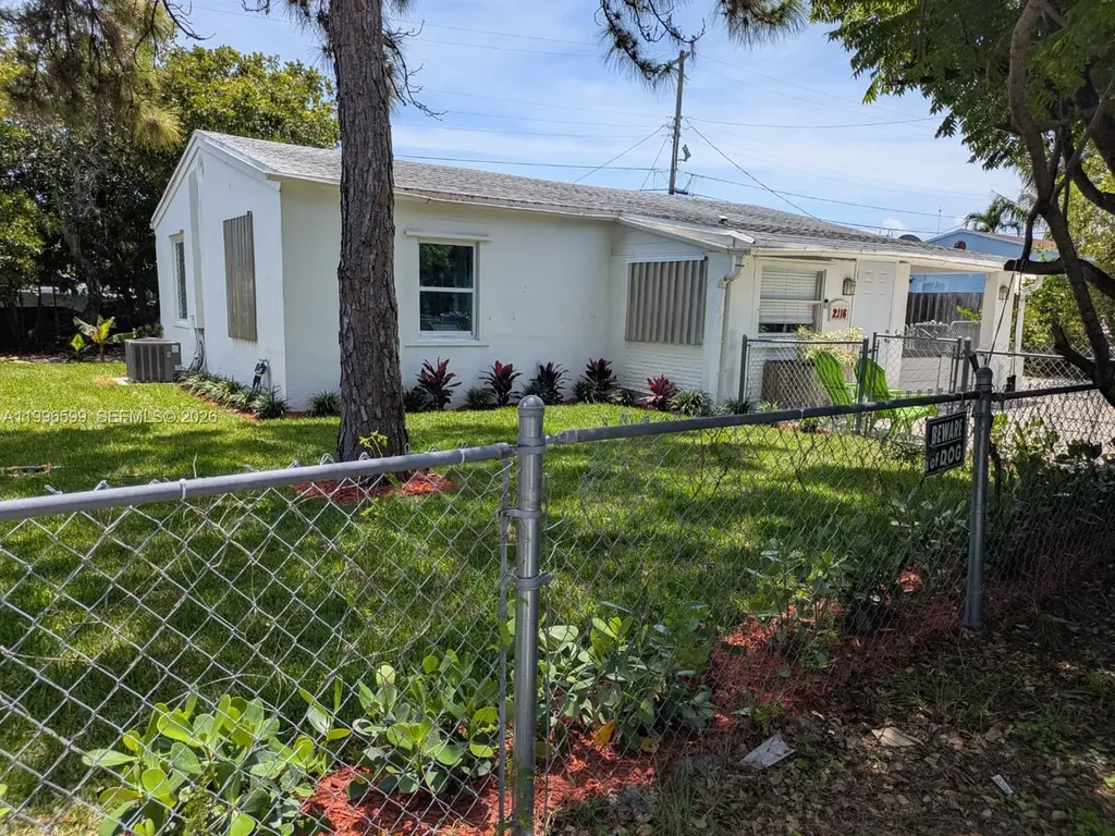 2116 Monroe Terrace Hollywood FL 33020