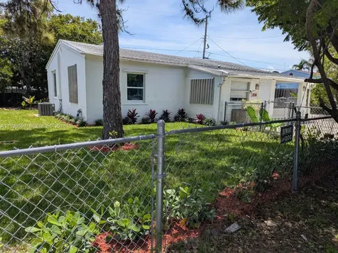 2116 Monroe Terrace Hollywood FL 33020