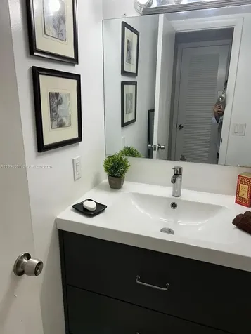 Hallandale Beach FL 33009