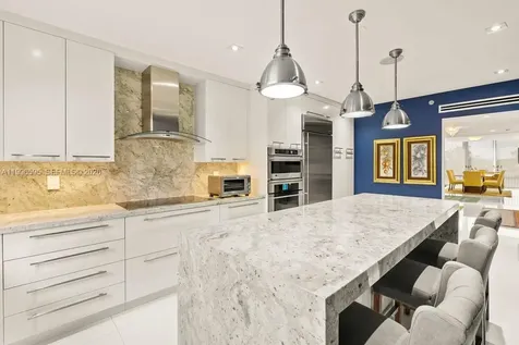 1000 Venetian Way Miami FL 33139