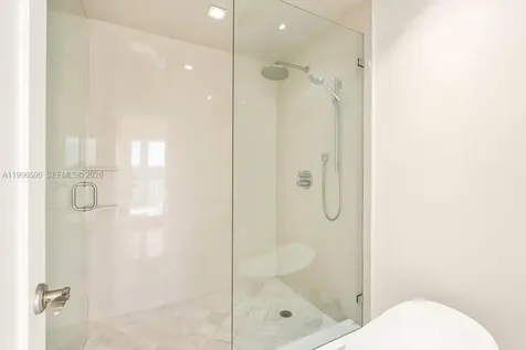 1000 Venetian Way Miami FL 33139