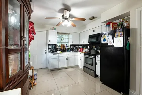1519 NW 40th Street Miami FL 33142