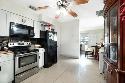 1519 NW 40th Street Miami FL 33142
