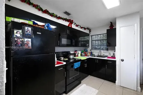 1519 NW 40th Street Miami FL 33142