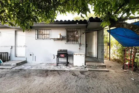1519 NW 40th Street Miami FL 33142