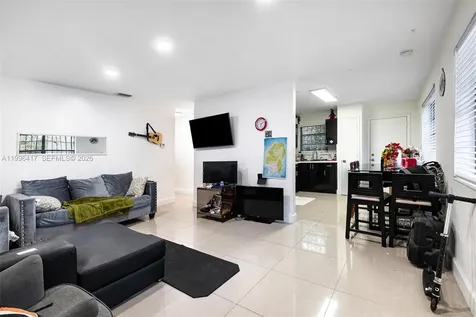 1519 NW 40th Street Miami FL 33142