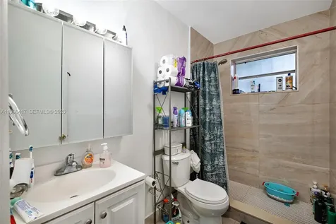 1519 NW 40th Street Miami FL 33142