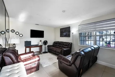 1519 NW 40th Street Miami FL 33142