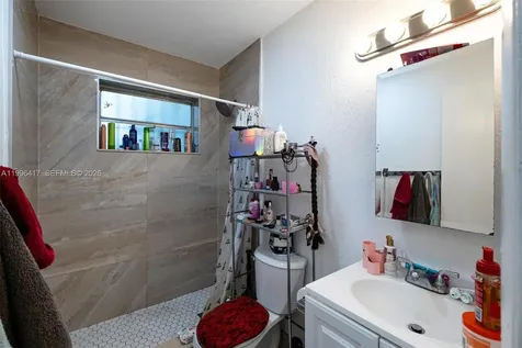 1519 NW 40th Street Miami FL 33142
