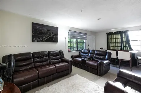 1519 NW 40th Street Miami FL 33142