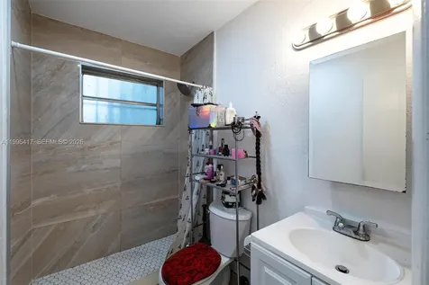 1519 NW 40th Street Miami FL 33142
