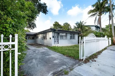 1519 NW 40th Street Miami FL 33142