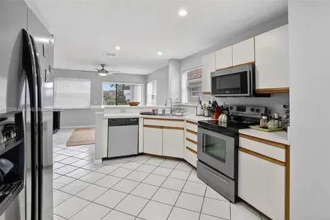 9481 Oak Grove Circle Davie FL 33328