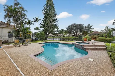 9481 Oak Grove Circle Davie FL 33328