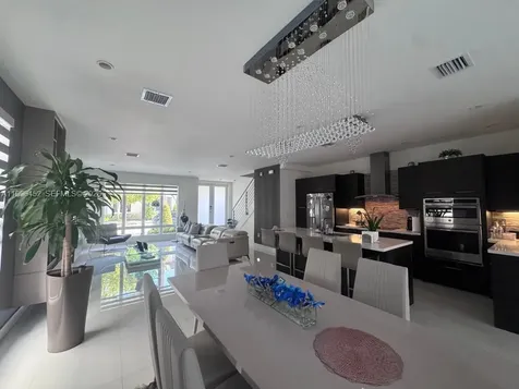 10412 NW 63rd Terrace Doral FL 33178