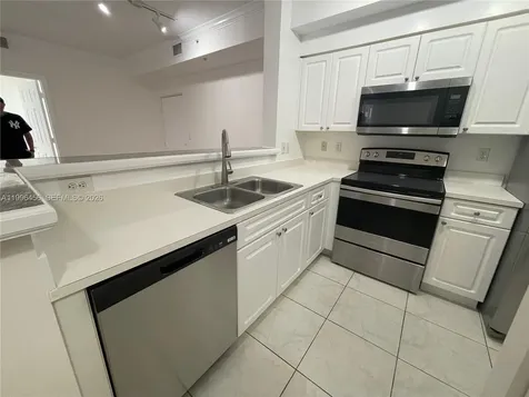 6851 SW 44th Street Miami FL 33155