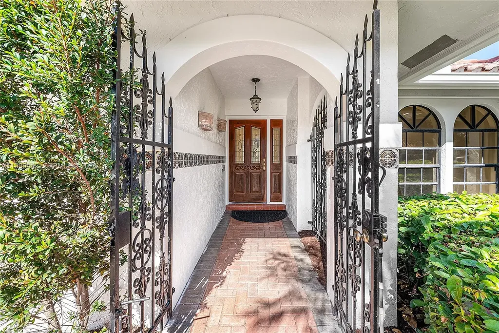 6005 Buena Vista Court Boca Raton FL 33433