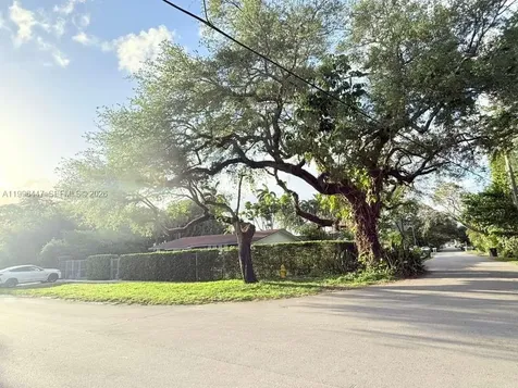 325 NE 131st Street North Miami FL 33161