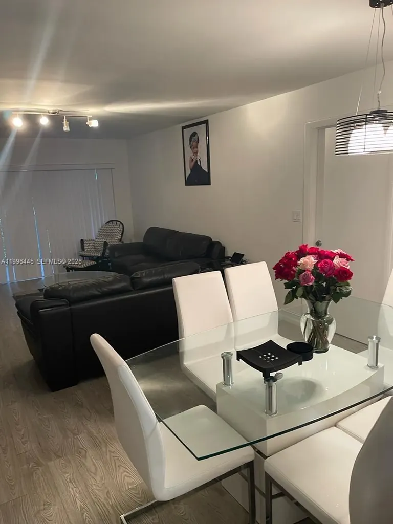 100 Lakeview Drive Weston FL 33326