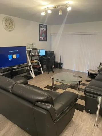 100 Lakeview Drive Weston FL 33326