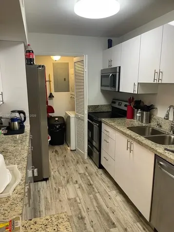 100 Lakeview Drive Weston FL 33326