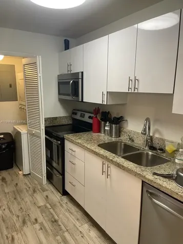 100 Lakeview Drive Weston FL 33326