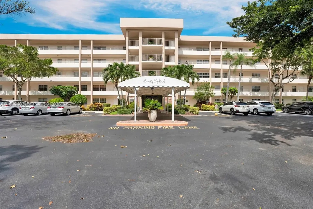 3970 Oaks Clubhouse Drive Pompano Beach FL 33069