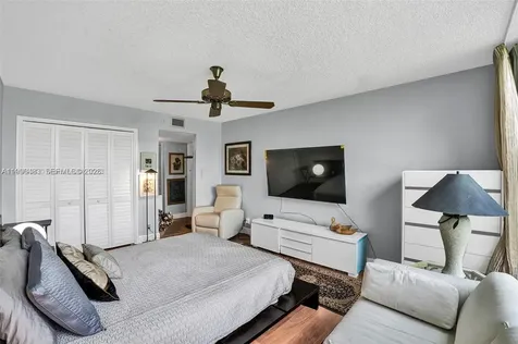 3970 Oaks Clubhouse Drive Pompano Beach FL 33069