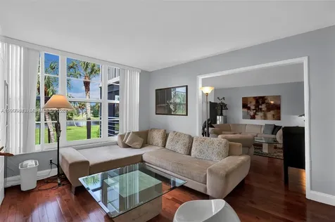 3970 Oaks Clubhouse Drive Pompano Beach FL 33069