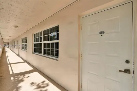 3970 Oaks Clubhouse Drive Pompano Beach FL 33069
