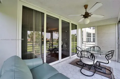 3970 Oaks Clubhouse Drive Pompano Beach FL 33069