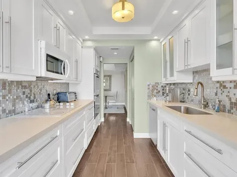 2000 Island Boulevard Aventura FL 33160