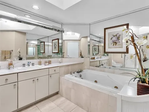 2000 Island Boulevard Aventura FL 33160
