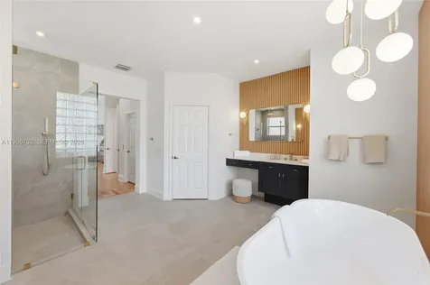 1783 Victoria Pointe Circle Weston FL 33327