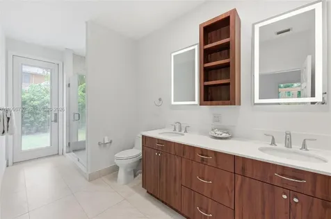 1783 Victoria Pointe Circle Weston FL 33327
