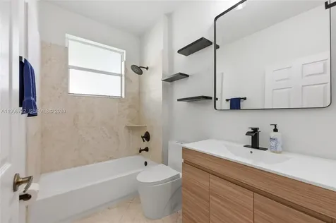 1783 Victoria Pointe Circle Weston FL 33327