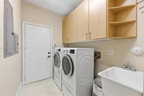1783 Victoria Pointe Circle Weston FL 33327