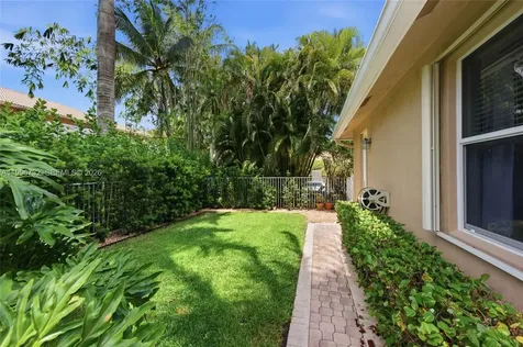 1783 Victoria Pointe Circle Weston FL 33327